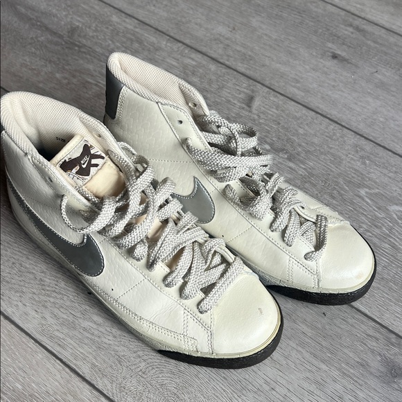 Nike Blazer White and Silver High-Tops with blue bottoms vintage style size 8.5 - Picture 8 of 13